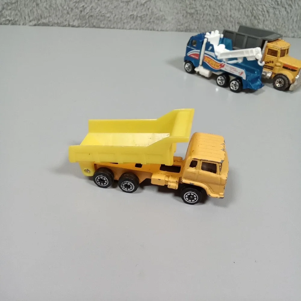 Vintage 1981 Matchbox Peterbilt Dirty Dumper Hot Wheels Tow Truck‎ Lot of 3